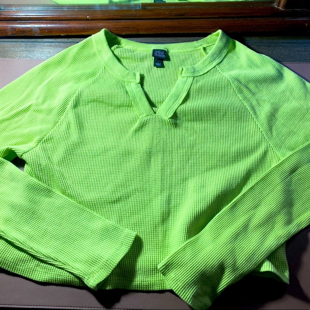 Neon green love sleeve V neck